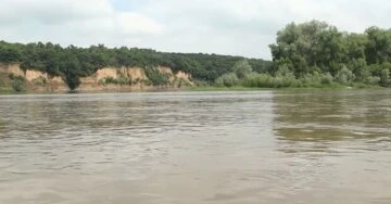 річка